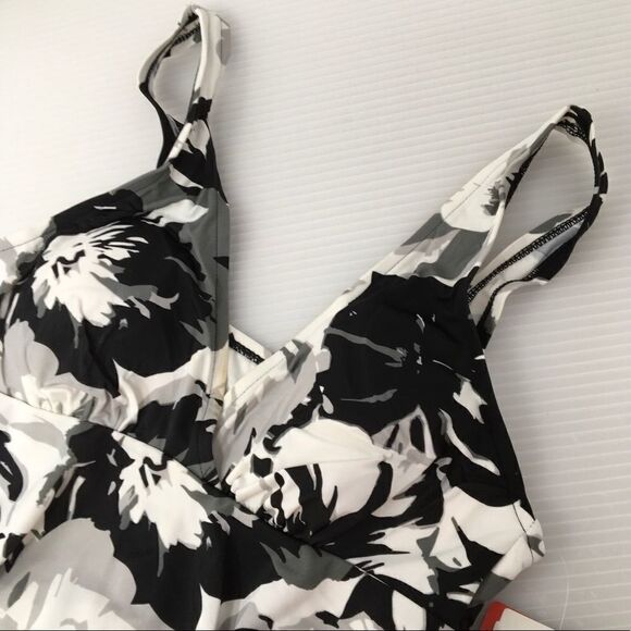 MagicSuit Floral Tankini (E) - Picture 7 of 8